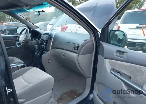 2010 Toyota Sienna Le z USA, uszkodzony, nr VIN 5TDKK4CCXAS329058